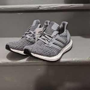 New Adidas Ultra BOOST 4.0 Grey
Men's size 5